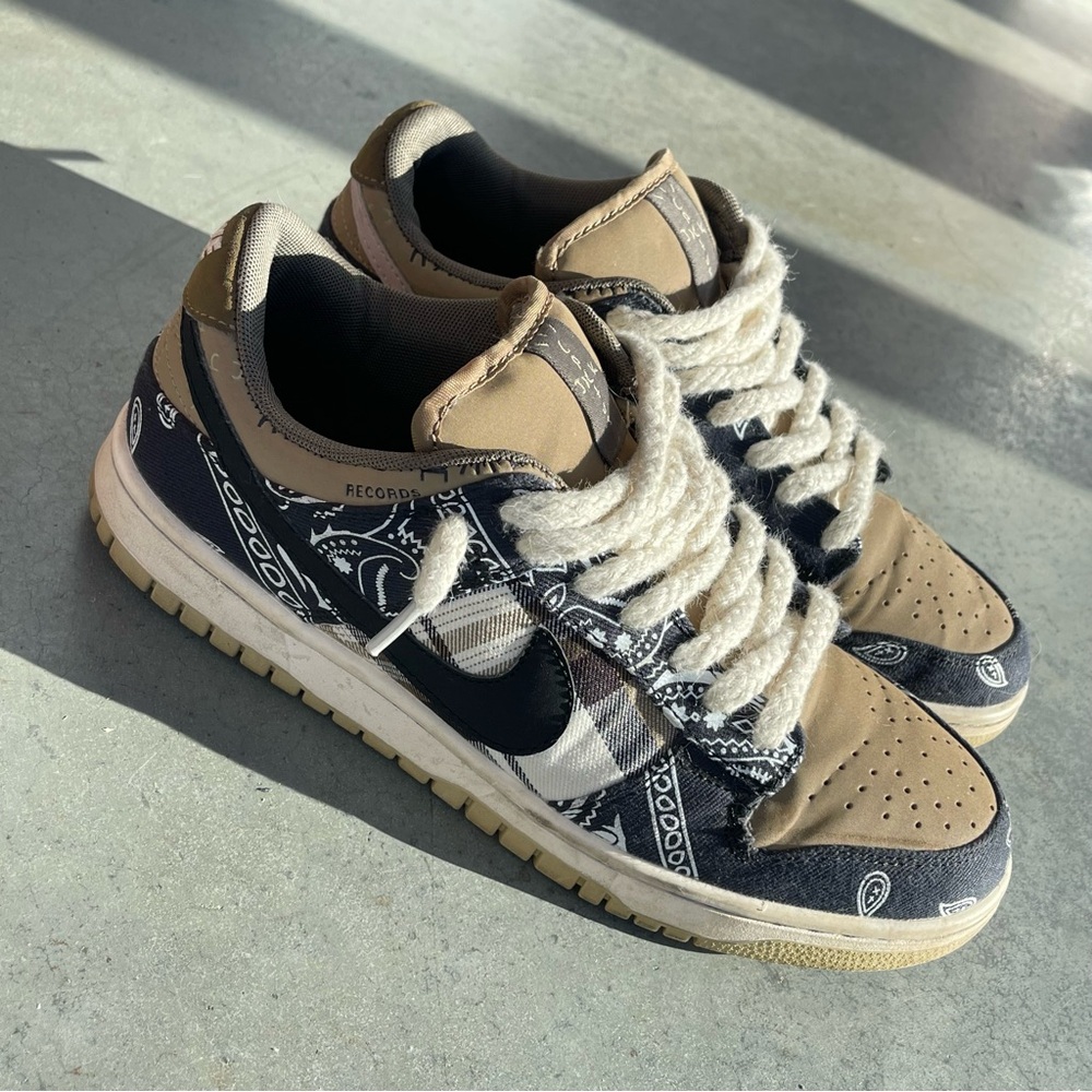 Nike SB Dunk Low Travis Scott Men’s size 8.5 - Women’s size 10
